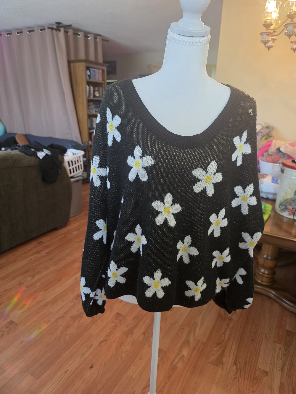 Black Daisy Knit Sweater - Women's Floral Pullover